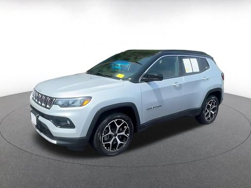 Used 2025 Jeep Compass Limited AWD/4WD image 7