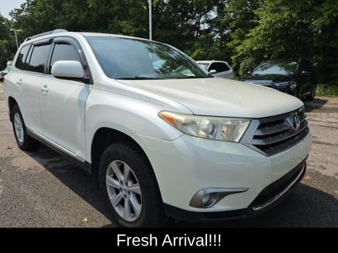 Used 2013 Toyota Highlander Plus AWD/4WD image 3