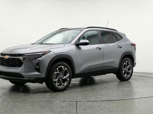 Used 2025 Chevrolet Trax LT image 3