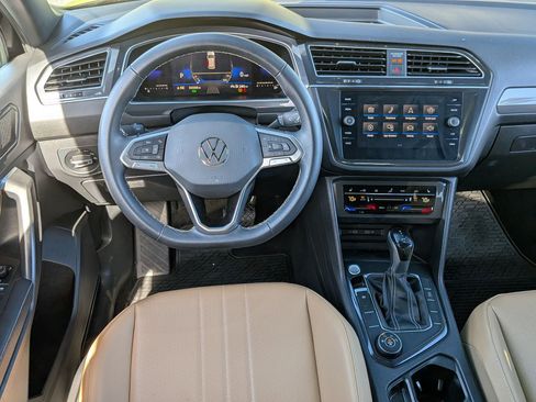 Used 2022 Volkswagen Tiguan SE image 33