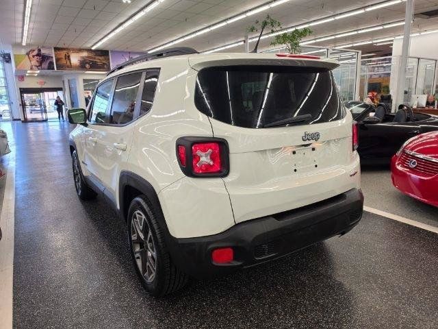Used 2016 Jeep Renegade Latitude FWD image 7