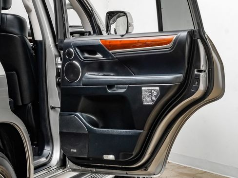 Used 2019 Lexus LX 570 4WD w/ Luxury Package image 40