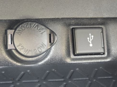 Used 2022 Toyota RAV4 XLE Premium image 10