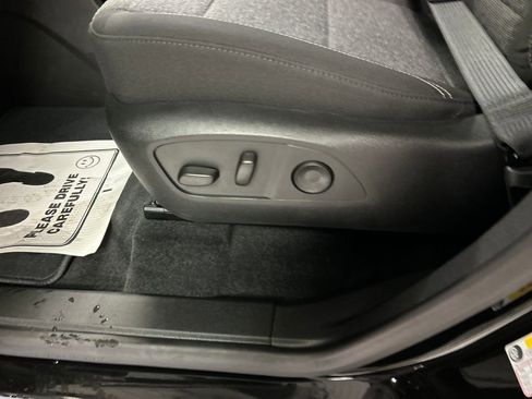 Used 2025 GMC Acadia Elevation image 13