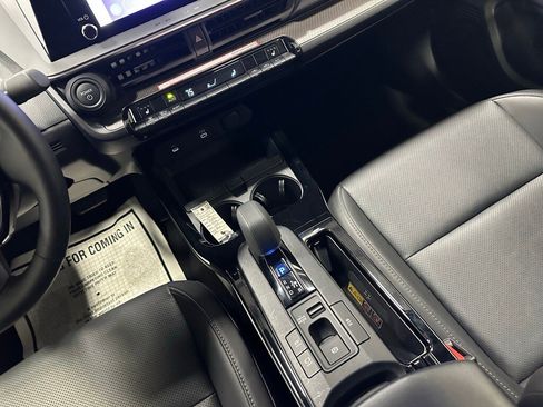 Used 2025 Toyota Prius XLE image 41