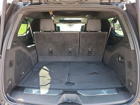 Used 2023 Cadillac Escalade ESV Premium Luxury image 32