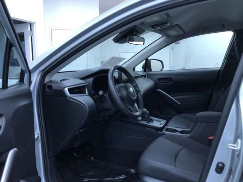 Used 2026 Toyota Corolla Cross LE FWD image 11