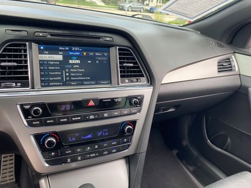 Used 2017 Hyundai Sonata Limited 2.0T FWD image 13