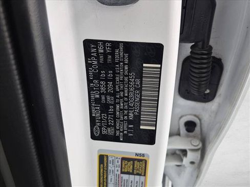 Used 2024 Hyundai Elantra SE FWD image 27