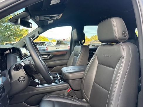 Used 2025 GMC Yukon Denali AWD/4WD image 12