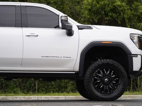 Used 2025 GMC Sierra 3500 Denali Ultimate image 6