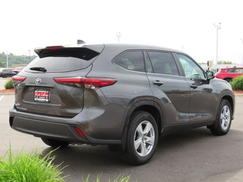 Used 2023 Toyota Highlander L FWD image 6