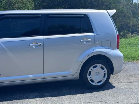 Used 2012 Scion xB FWD image 7