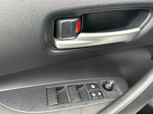 Used 2020 Toyota Corolla LE image 11