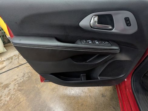 New 2026 Chrysler Pacifica Limited image 7