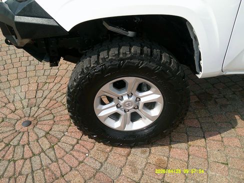 Used 2023 Toyota Tacoma SR AWD/4WD image 7