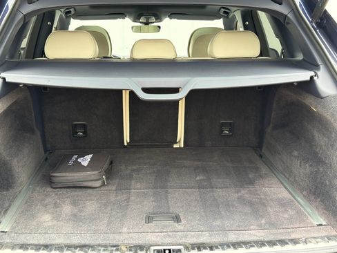 Used 2019 Bentley Bentayga image 48