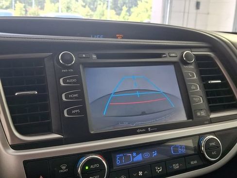 Used 2014 Toyota Highlander XLE FWD image 23
