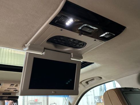 Used 2015 Cadillac Escalade Platinum AWD/4WD image 31