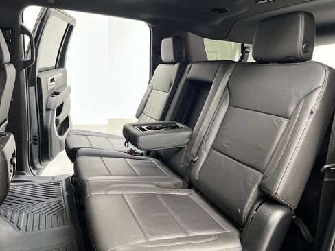 Used 2025 Chevrolet Suburban Z71 AWD/4WD image 16