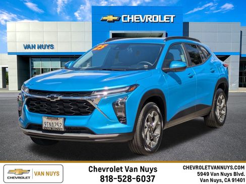 Used 2025 Chevrolet Trax LT w/ LPO, Blackout Package image 1