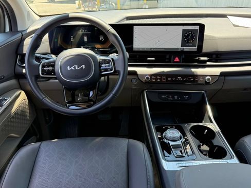 Used 2026 Kia Carnival EX FWD image 29
