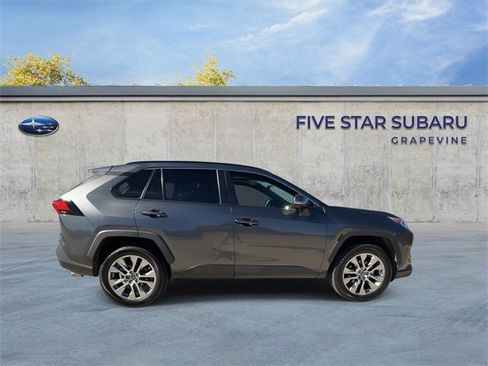 Used 2021 Toyota RAV4 XLE Premium image 9