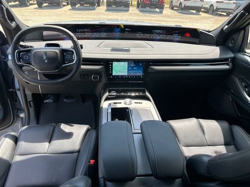 New 2025 Lincoln Navigator Reserve w/ Jet Appearance Package image 4