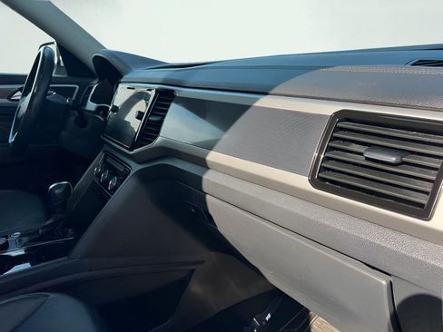 Used 2022 Volkswagen Atlas SEL R-Line AWD/4WD image 32