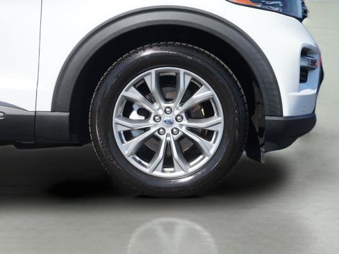 Used 2021 Ford Explorer Limited w/ Equipment Group 301A RWD image 4