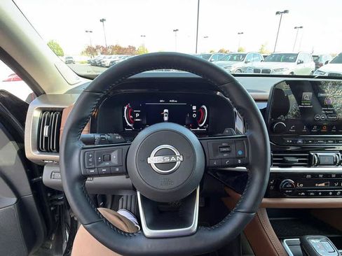Used 2024 Nissan Pathfinder Platinum AWD/4WD image 16
