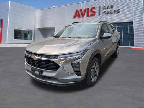 Used 2025 Chevrolet Trax LT w/ LT Convenience Package image 1
