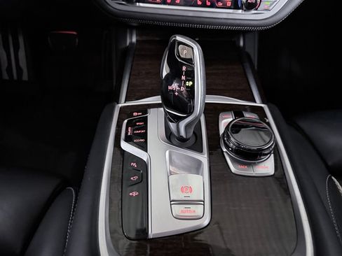 Used 2022 BMW 750Li xDrive AWD/4WD image 44