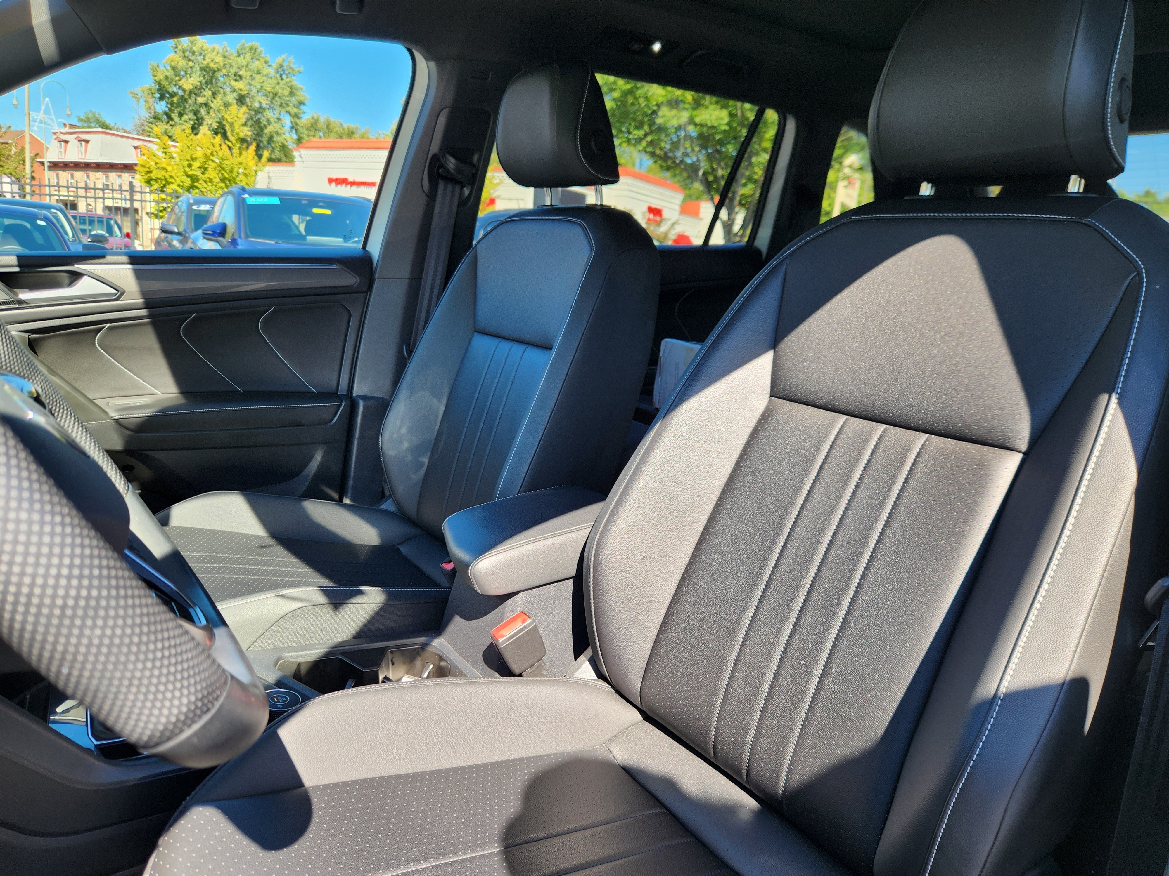 Certified 2024 Volkswagen Tiguan SE R-Line AWD/4WD image 7