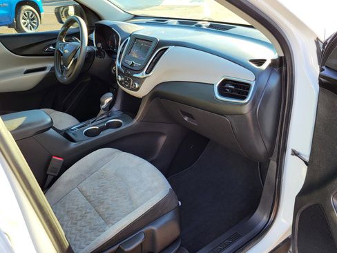 Used 2022 Chevrolet Equinox LS w/ LS Convenience Package image 9