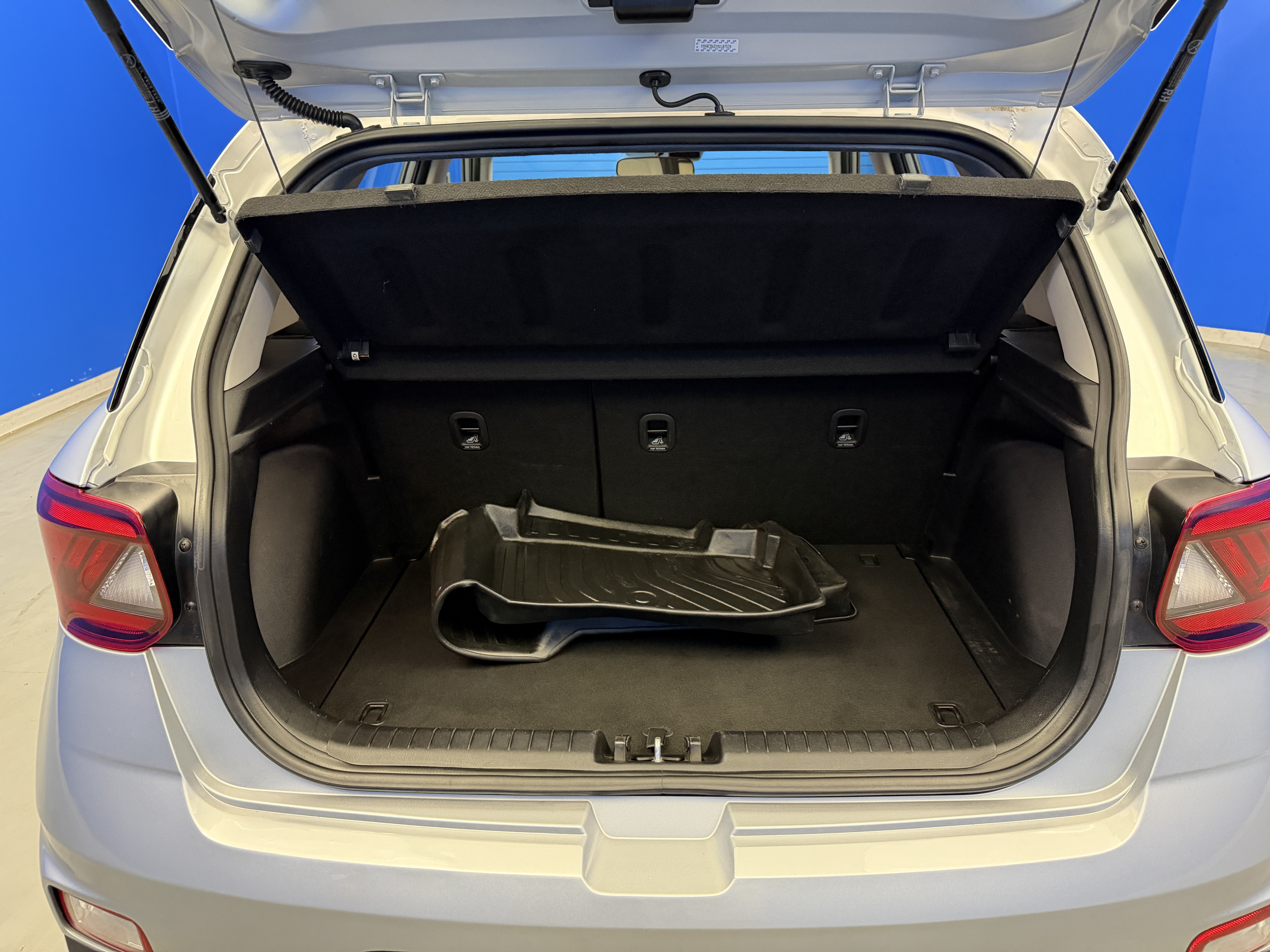Used 2021 Hyundai Venue SEL FWD image 24