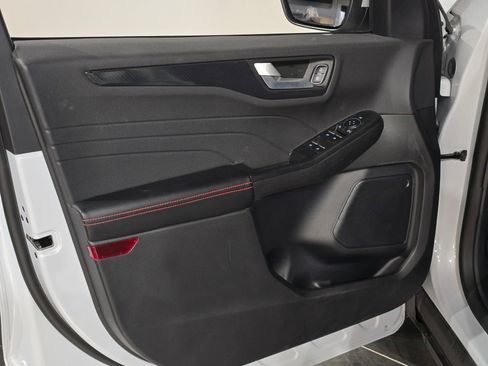 Used 2025 Ford Escape ST-Line Select image 17