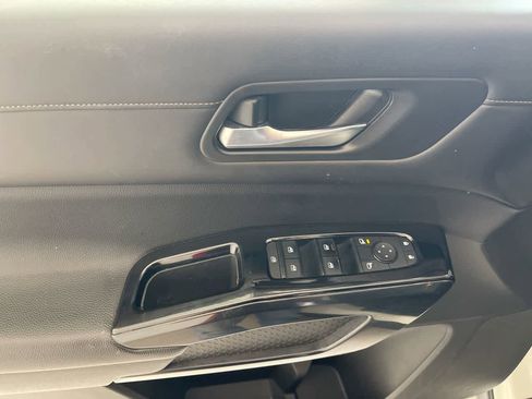 Used 2022 Nissan Pathfinder SV image 13