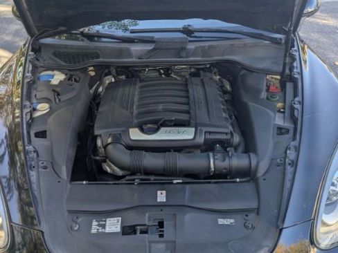 Used 2014 Porsche Cayenne Platinum Edition image 42