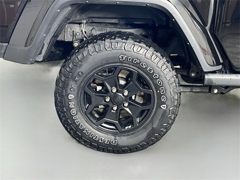 Used 2022 Jeep Gladiator Willys image 37