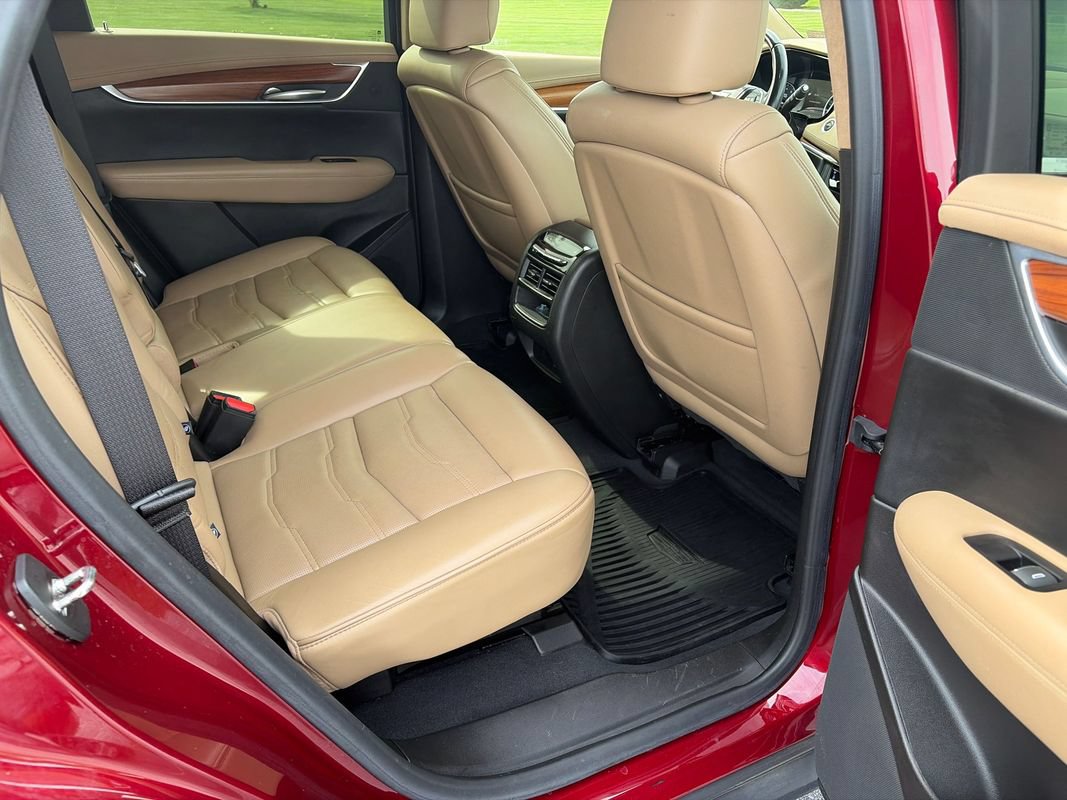 Used 2018 Cadillac XT5 Platinum w/ Driver Assist Package AWD/4WD image 13