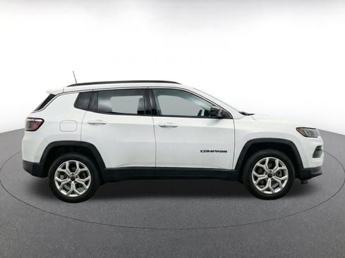 Used 2025 Jeep Compass Latitude AWD/4WD image 14