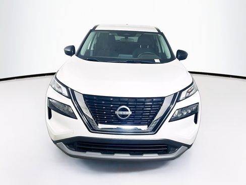 Used 2023 Nissan Rogue S image 2