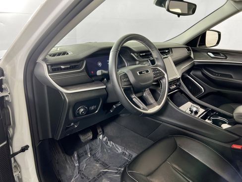 Used 2022 Jeep Grand Cherokee Limited image 9