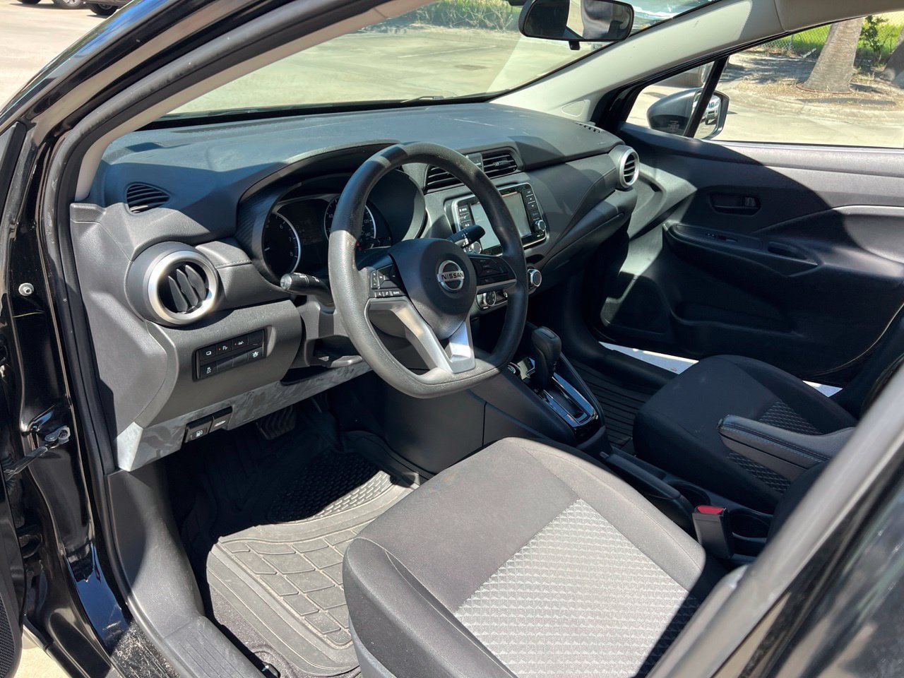 Used 2021 Nissan Versa S FWD image 3