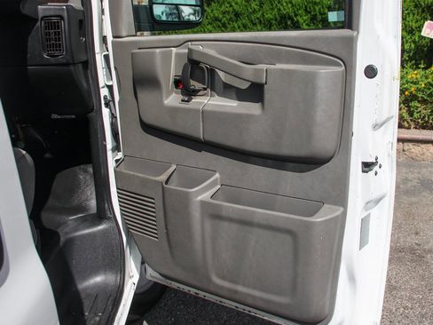 Used 2017 Chevrolet Express 2500 Extended image 33