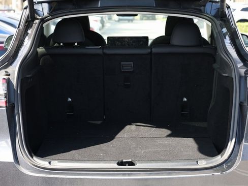 Used 2025 Tesla Model Y Long Range image 9