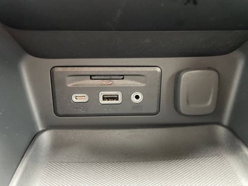 Used 2024 GMC Terrain Denali w/ Black Diamond Edition image 27