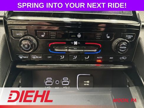 Used 2023 Jeep Grand Cherokee L Laredo image 34