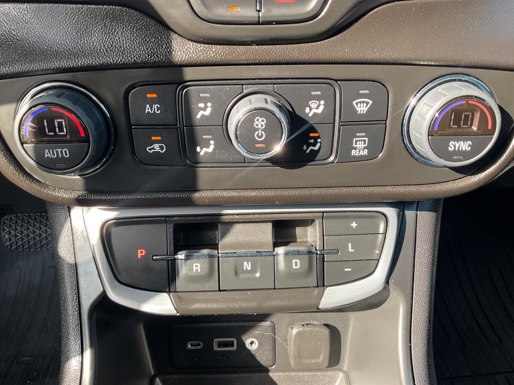 Used 2023 GMC Terrain SLE w/ Driver Convenience Package FWD image 23